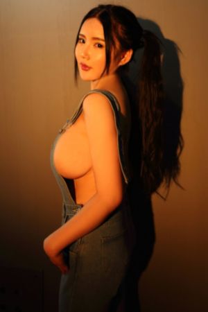 五色综合_DVD免费观看