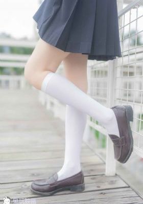 日本扒裙子打屁股在教室_BD国语天堂在线
